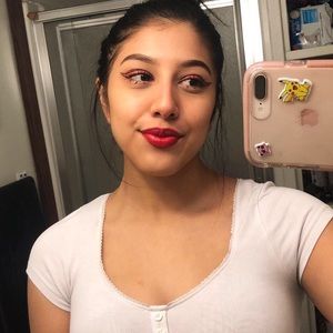 Meet your Posher, Mia